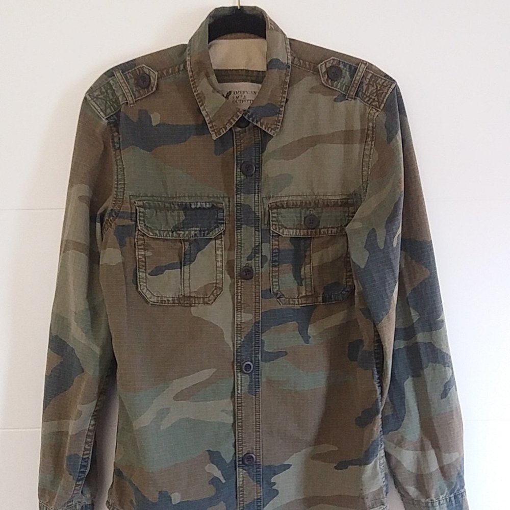 American Eagle Outfitters Camouflage Shirt Size Medium